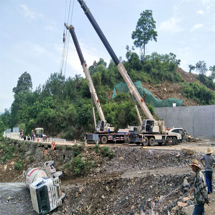 高唐汽车掉沟里叫吊车救援要多少钱