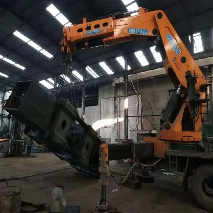 高唐130吨折臂吊车出租吊机租赁附近电话